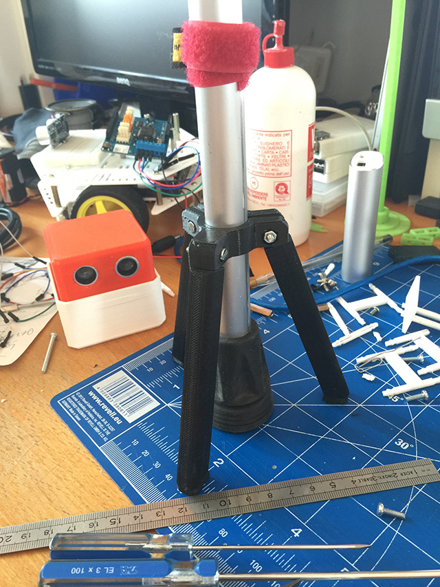 05-tripod_for_crutches